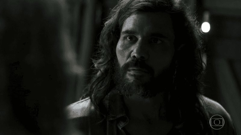 Mariano (Juliano Cazarré) em cena de O Outro Lado do Paraíso (Foto: Reprodução/Globo)