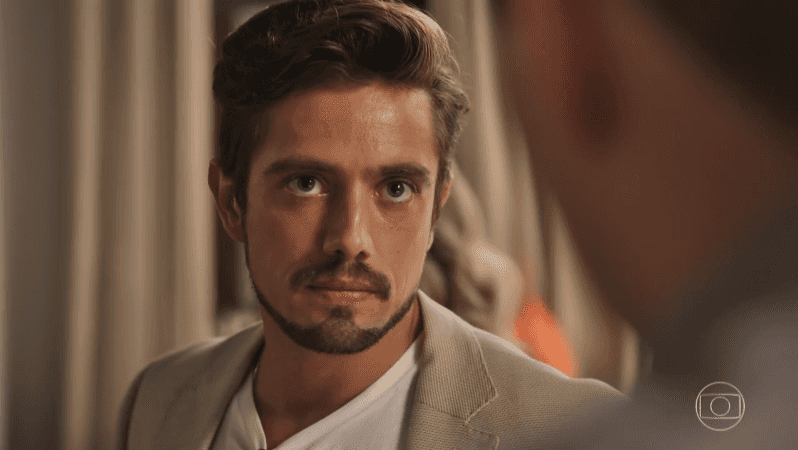 Renato (Rafael Cardoso) em cena de O Outro Lado do Paraíso (Foto: Reprodução/Globo)