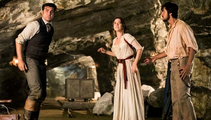 Darcy (Thiago Lacerda), Elisabeta (Nathalia Dill) e Ernesto (Rodrigo Simas) em cena de Orgulho e Paixão (Foto: Globo/João Miguel Júnior)