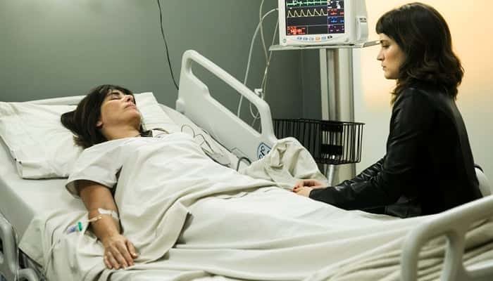 Beth (Gloria Pires) e Clara (Bianca Bin) em cena de O Outro Lado do Paraíso (Foto: Globo/João Miguel Júnior)