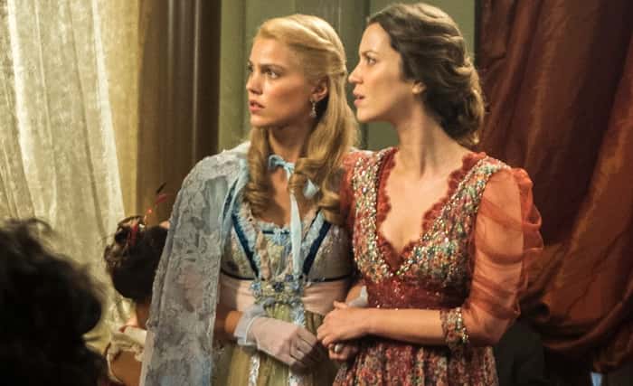 Jane (Pamela Tomé) e Elisabeta (NathaliaDill) em cena de Orgulho e Paixão (Foto: Globo/Raquel Cunha)