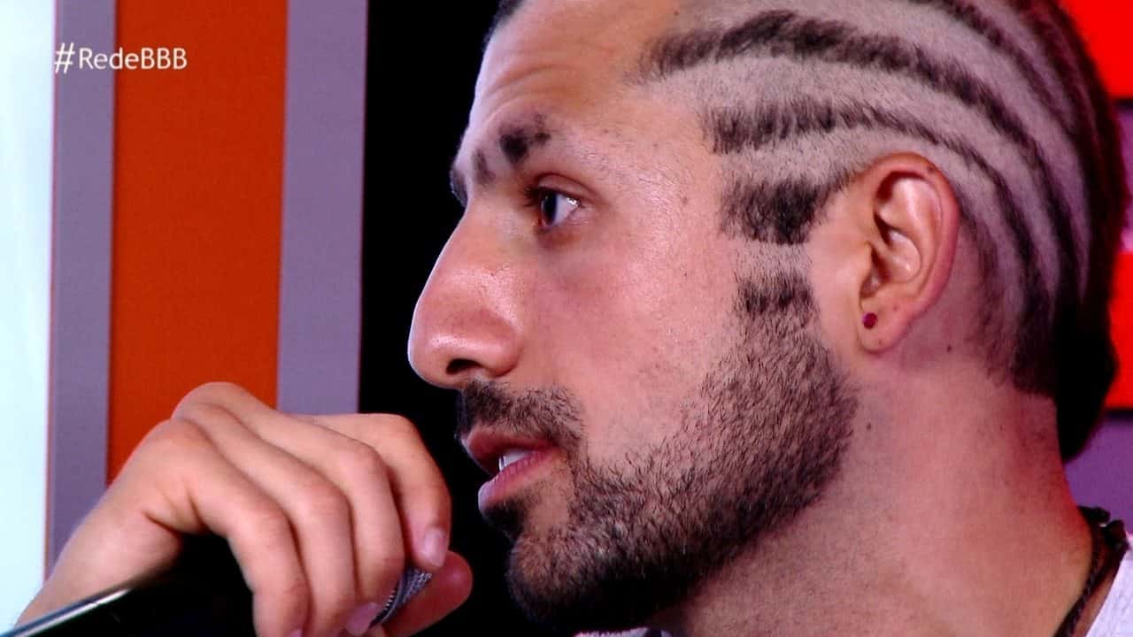 Kaysar durante coletiva (Foto: Reprodução)