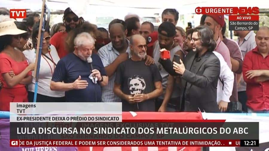Ator Osmar Prado discursa ao lado de Lula e do amigo Aílton Graça (Foto: Reprodução)
