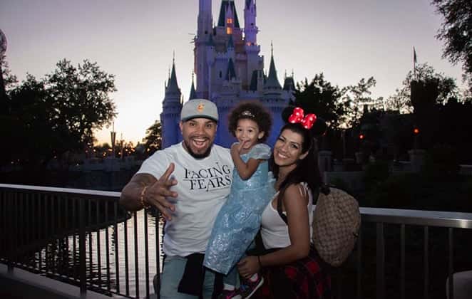 Naldo leva Moranguinho e a filha para a Disney Foto: (Reprodução/O Fuxico)