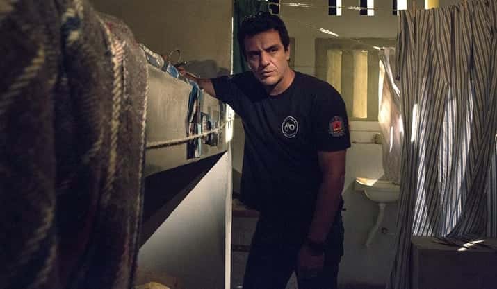 Rodrigo Lombardi é protagonista de Carcereiros. (Foto: Marcelo Tabach/TV Globo)