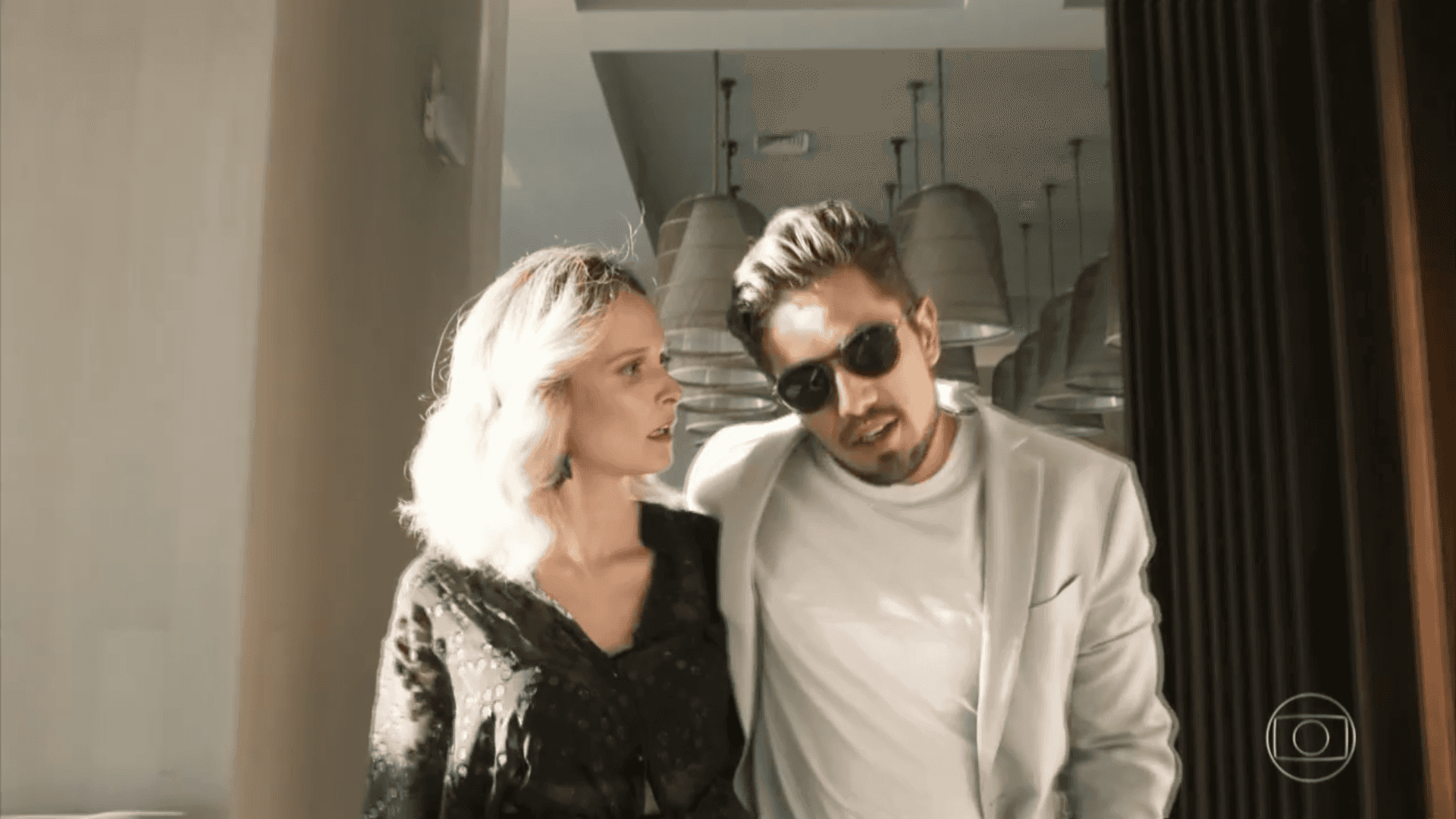 Renato e Fabiana em O Outro Lado do Paraíso. (Foto: Reprodução/TV Globo)