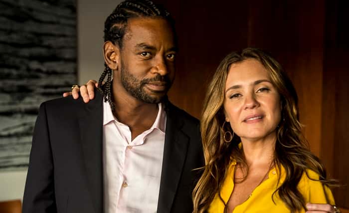Roberval (Fabrício Boliveira) e Laureta (Adriana Esteves) em Segundo Sol (Foto: Globo/João Cotta)
