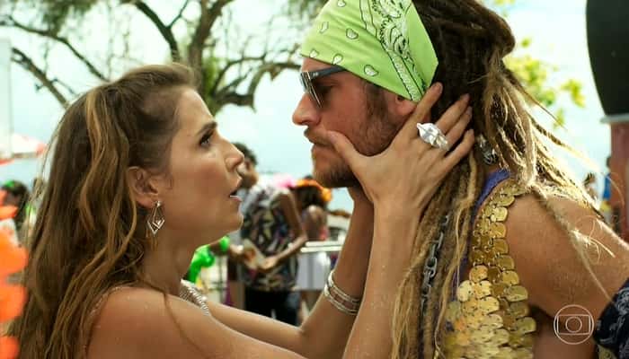 Karola (Deborah Secco) e Beto (Emílio Dantas) no primeiro capítulo de Segundo Sol (Foto: Reprodução/Globo)