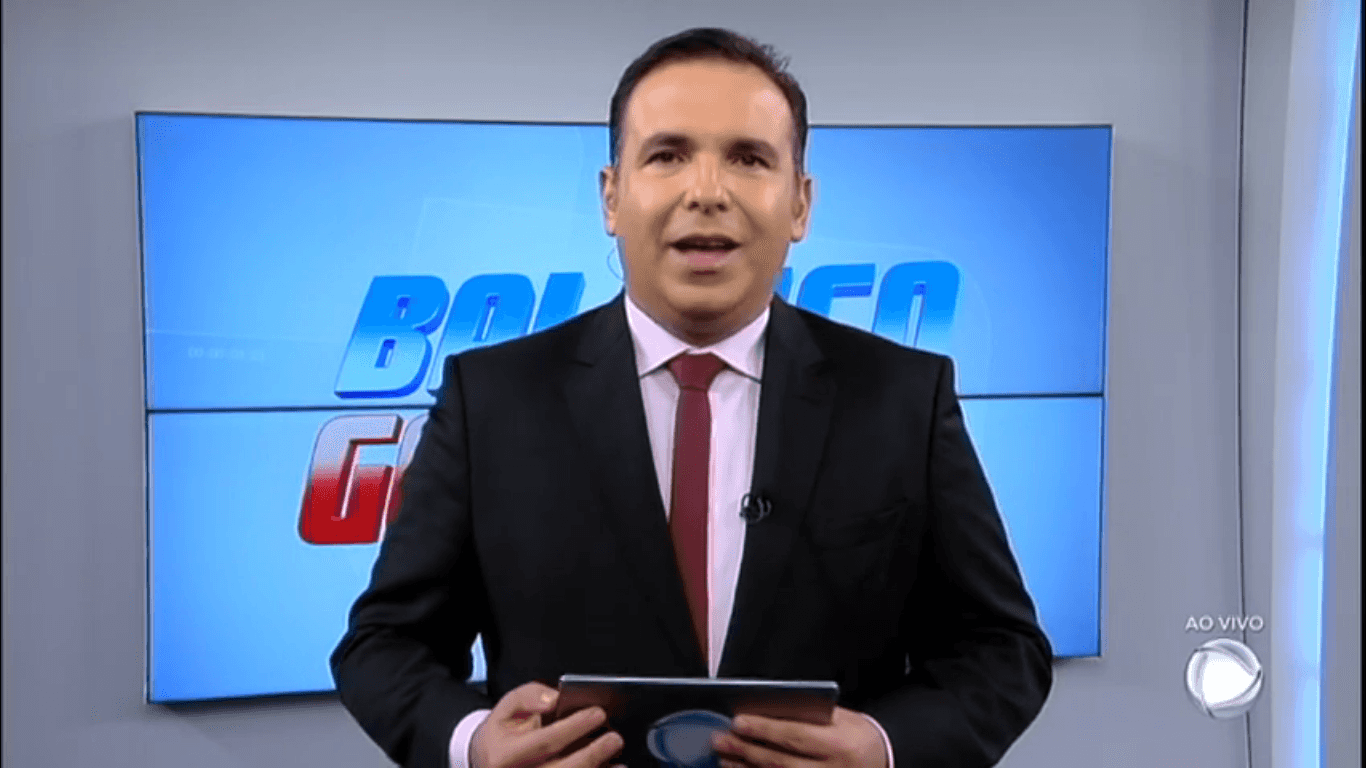 Reinaldo Gottino no comando do Balanço Geral SP; apresentador humilhou a Globo no ibope em seu último programa (Foto: Reprodução/Record)