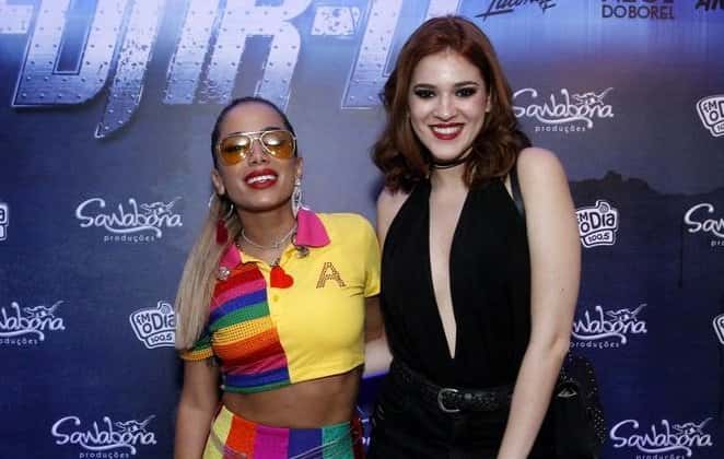 Anitta recebe Ana Clara em camarim de show - Thyago Andrade/Brazil News