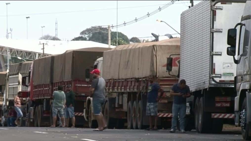 caminhoneiros-greve