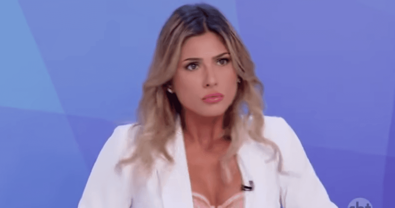Lívia Andrade no Jogo dos Pontinhos do Programa Silvio Santos (Foto: Reprodução)