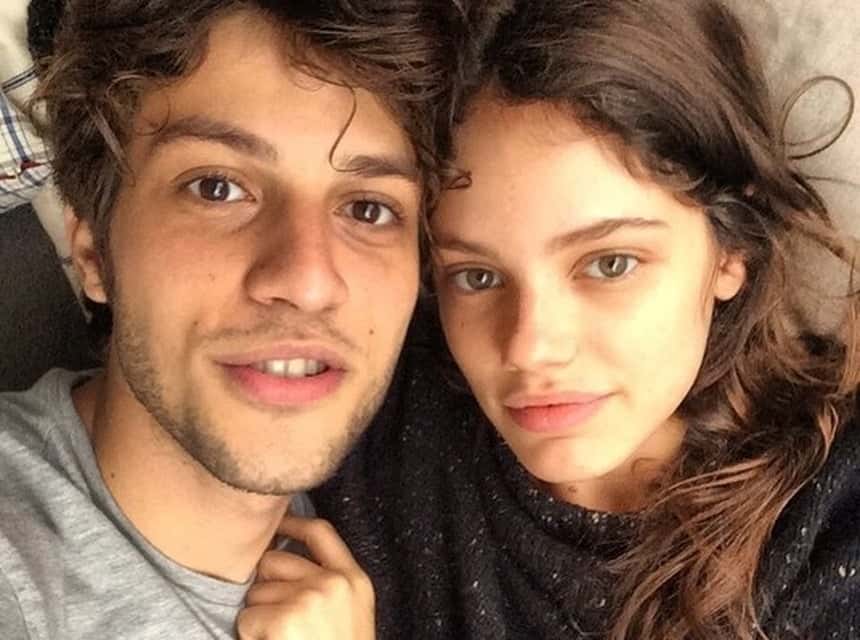 Chay Suede e a namorada (Foto: Reprodução)