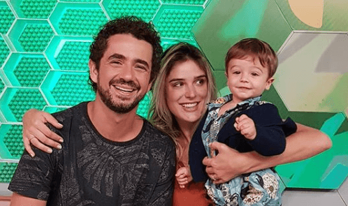 O apresentador da Globo, Felipe Andreoli com a esposa, Rafa Brites, e o filho, Rocco (Foto: Reprodução/Instagram)