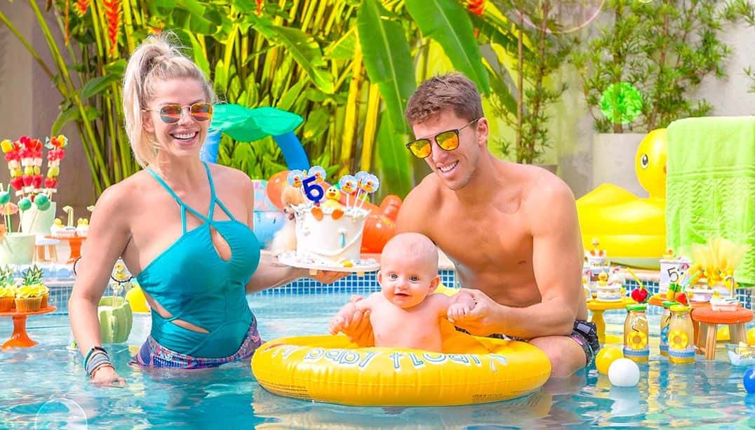 Karina, Amaury Nunes e o pequeno Enrico (Foto: Reprodução)