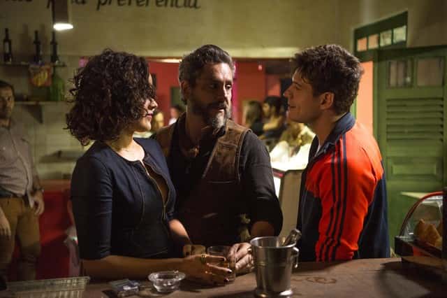 Marco Pigossi em cena de confusão em O Outro Lado do Paraíso (Foto: Estevam Avellar/Globo)