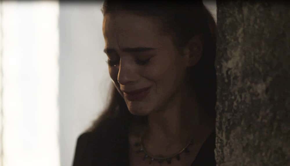 Cena polêmica de Deus Salve o Rei é cortada pela Globo. (Foto: Reprodução/TV Globo)