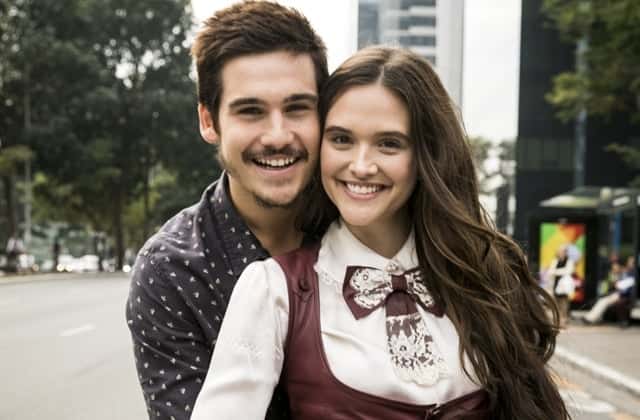Samuca (Nicolas Prattes) e Marocas (Juliana Paiva) em O Tempo Não Para (Foto: Globo/João Miguel Júnior)