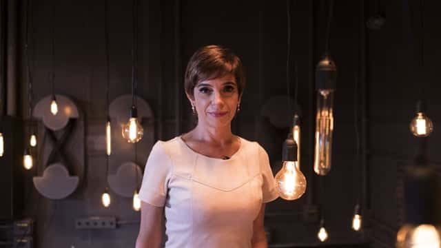 A apresentadora Renata Lo Prete no novo cenário do Painel (Foto: Globo/Divulgação)
