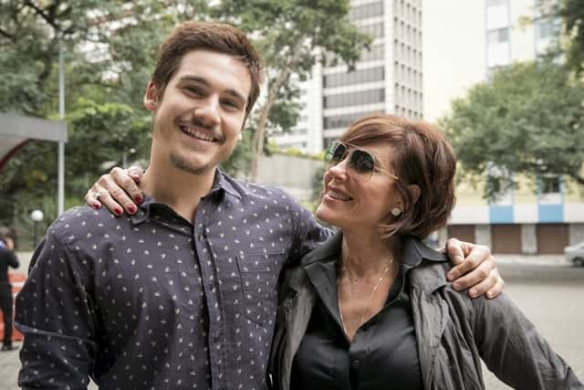 Samuca (Nicolas Prattes) e Carmen (Christiane Torloni) em O Tempo Não Para (Foto: Globo/João Miguel Júnior)