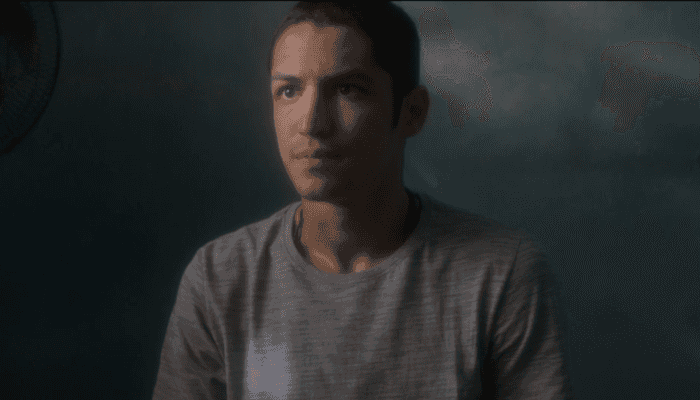 Hermano (Gabriel Leone) em cena de Onde Nascem os Fortes (Foto: Reprodução/Globo)