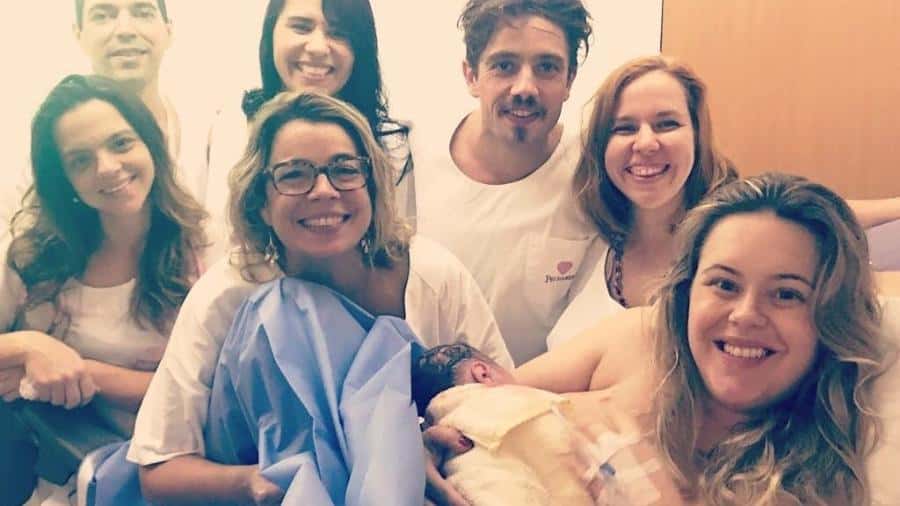 Rafael e família no hospital. Foto - reprodução.