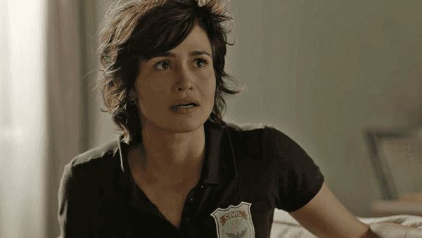 Nanda Costa interpreta a policial Maura na novela Segundo Sol (Foto: Reprodução/Globo)