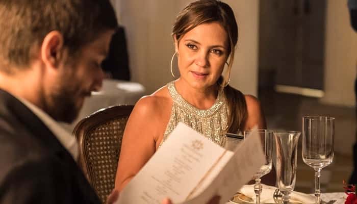 Ícaro (Chay Suede) e Laureta (Adriana Esteves) em cena de Segundo Sol (Foto: Globo/Mauricio Fidalgo)