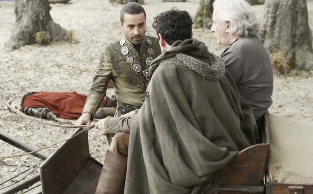 Virgílio salva Augusto em Deus Salve o Rei. (Foto: TV Globo)