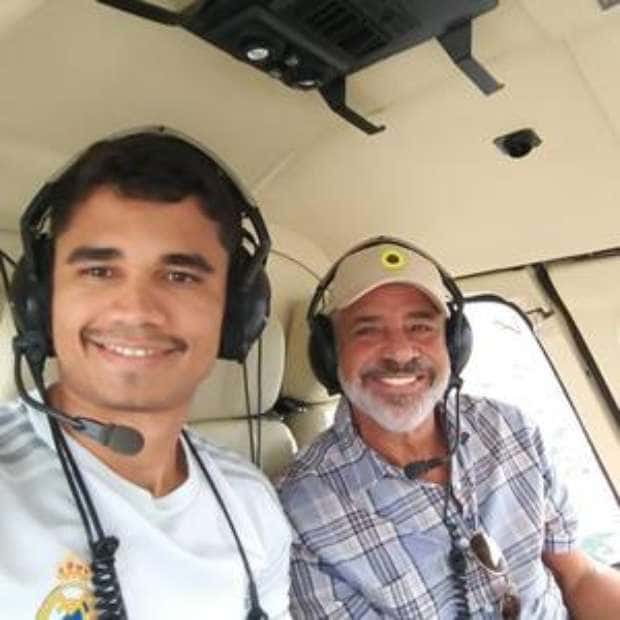 Cantor e o namorado (Foto: Divulgação)