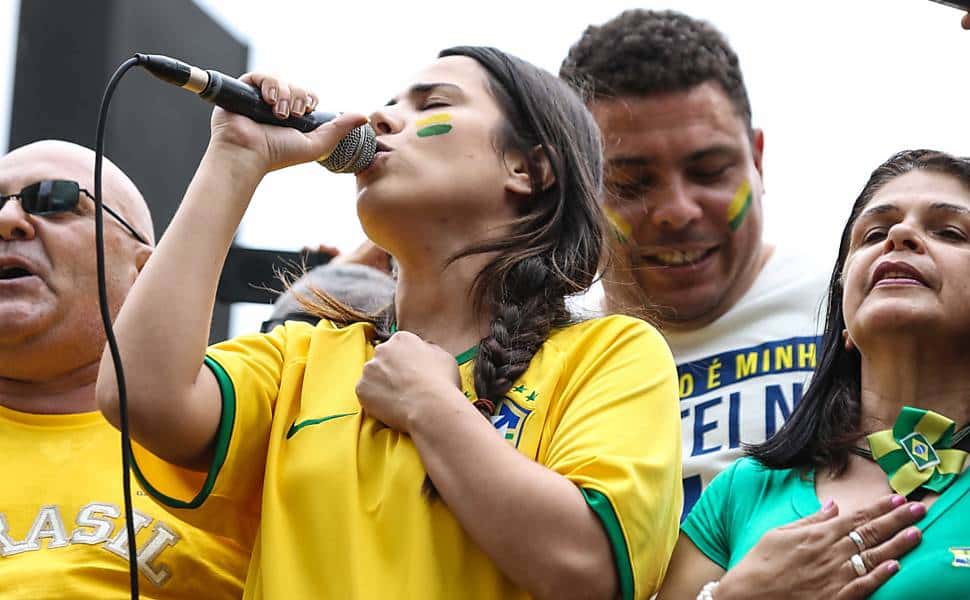 Wanessa em comício de Aécio (Foto: Reprodução)