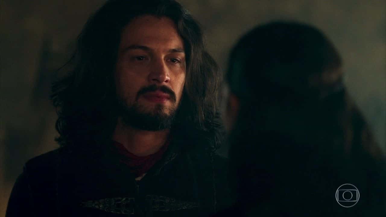 Afonso (Romulo Estrela) em cena de Deus Salve o Rei (Foto: Reprodução/Globo)