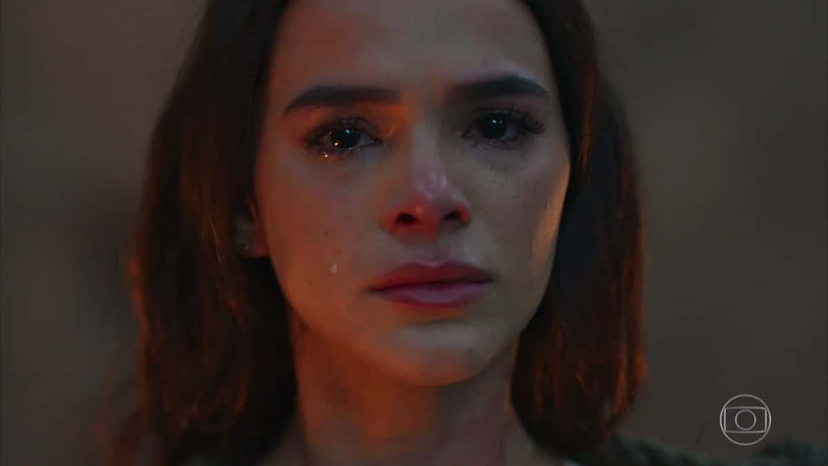 Bruna Marquezine em cena final de Catarina em Deus Salve o rei. (Foto: Reprodução)