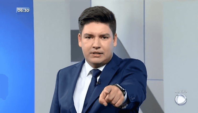 Bruno Peruka substituiu Luiz Bacci no Cidade Alerta (foto: Reprodução/Record TV)