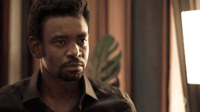 Roberval (Fabrício Boliveira) em cena de Segundo Sol (Foto: Reprodução/Globo)