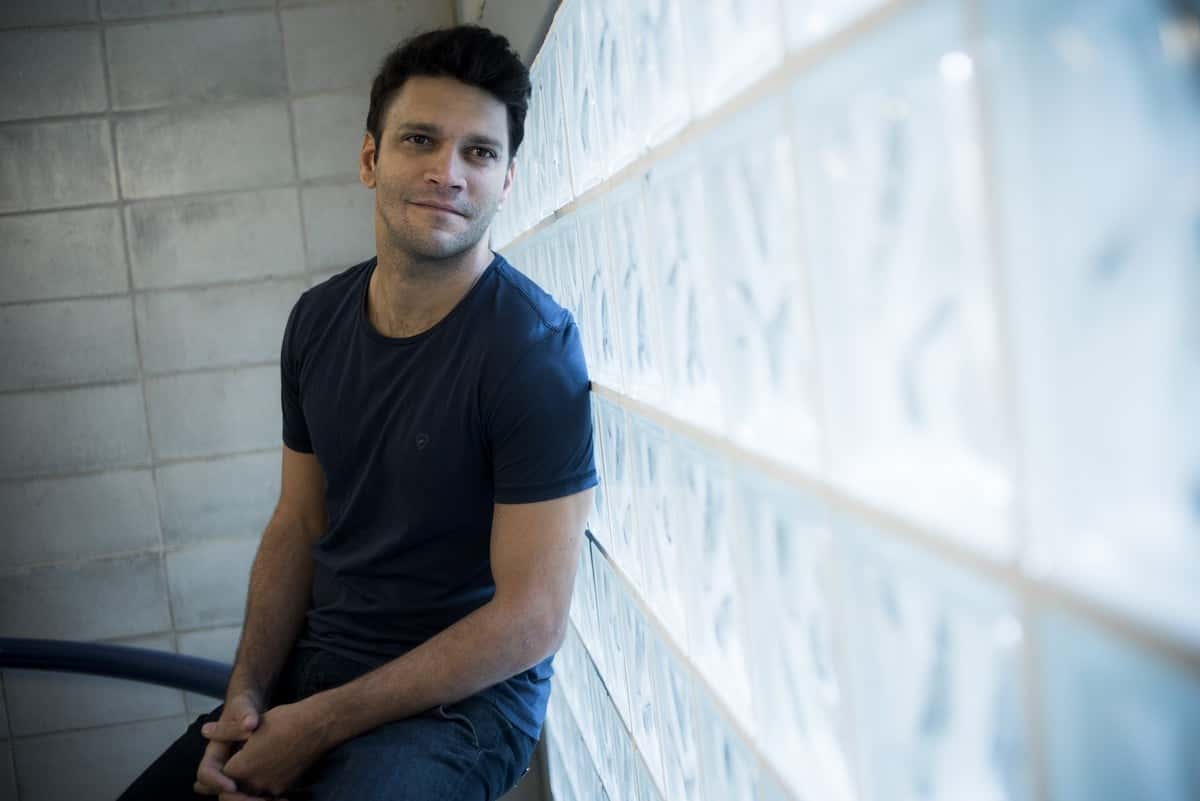 Armando Babaioff, o intérprete do Ionan (Foto: Divulgação)