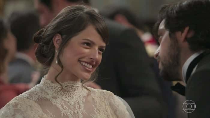 Ema e Ernesto (Rodrigo Simas) em cena de Orgulho e Paixão (Foto: Reprodução/Globo)