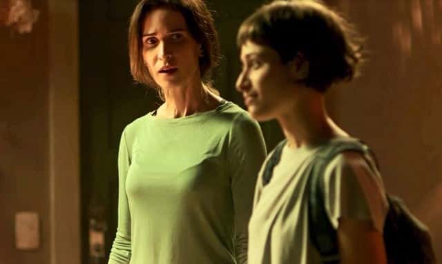Ingra Lyberato ao lado de Luisa Arrais em cena de Segundo Sol (Foto: Reprodução/Globo)
