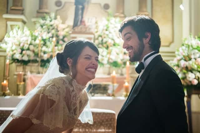 Bastidor da gravação do casamento de Ema (Agatha Moreira) e Ernesto (Rodrigo Simas) (Foto: Globo/Raquel Cunha)