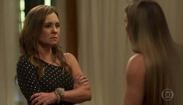 Laureta (Adriana Esteves) em cena de Segundo Sol (Foto: Reprodução/Globo)