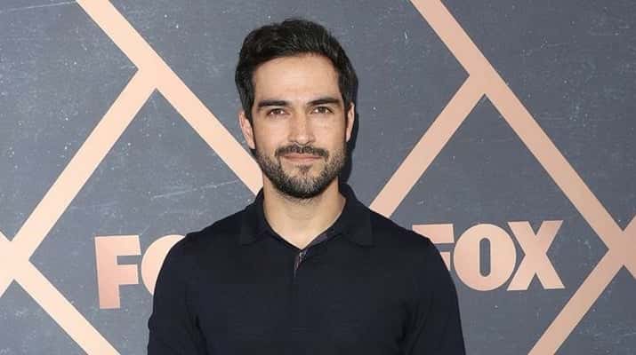 Alfonso Herrera apareceu cantando música do RBD na sua festa de aniversário (Foto: Divulgação)