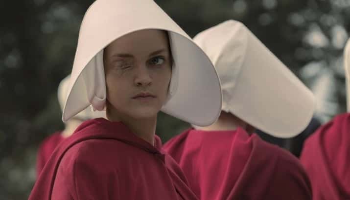 Madeline Brewer em The Handmaid's Tale. (Foto: Reprodução)
