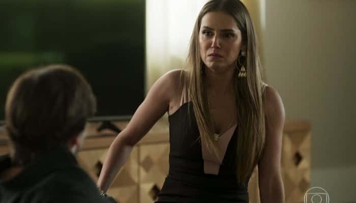 Karola (Deborah Secco) em cena de Segundo Sol (Foto: Reprodução/Globo)