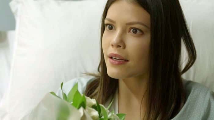 Vitória Strada como a Cris em cena de Espelho da Vida (Foto: Divulgação/Globo)
