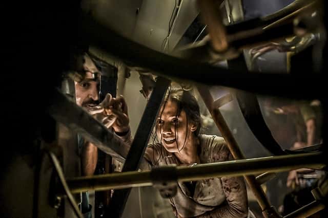 Carolina (Marjorie Estiano) dentro do veículo após acidente em Sob Pressão (Foto: Globo/Mauricio Fidalgo)