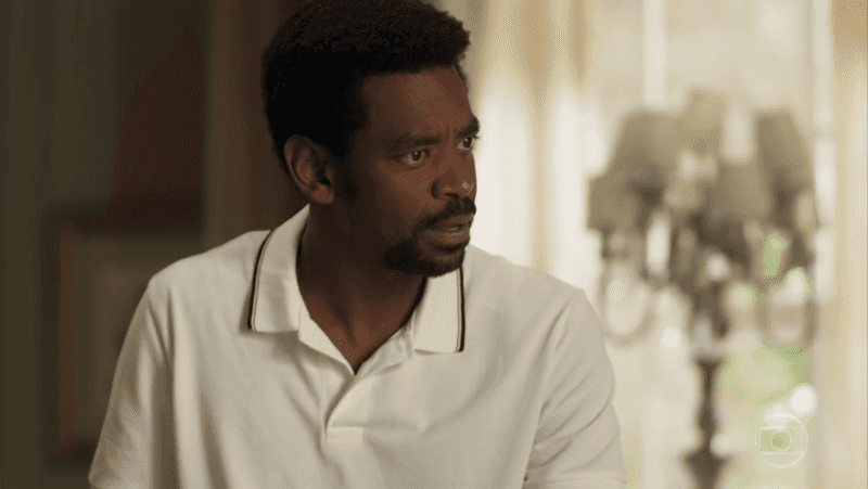 Roberval (Fabrício Boliveira) em cena de Segundo Sol (Foto: Reprodução/Globo)