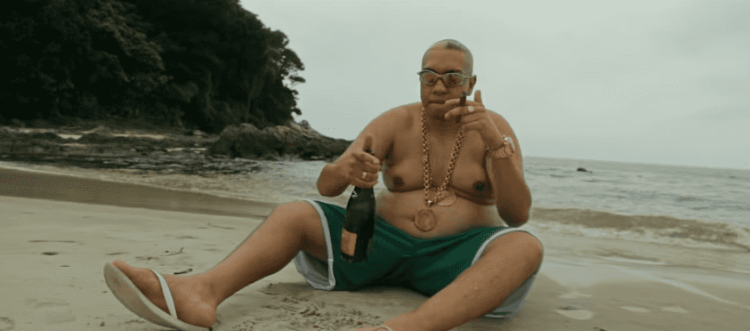 Bin Landen no clipe de Tá Tranquilo, Tá Favorável. (Foto: Reprodução)