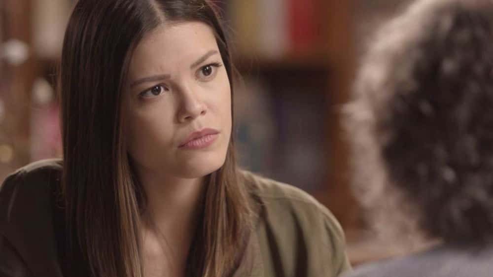 Cris (Vitória Strada) em cena de Espelho da Vida (Foto: Reprodução/Globo)