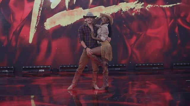 Erika e Elias Ustariz na Dança dos Famosos (Foto: Joca Costa/TV Globo)