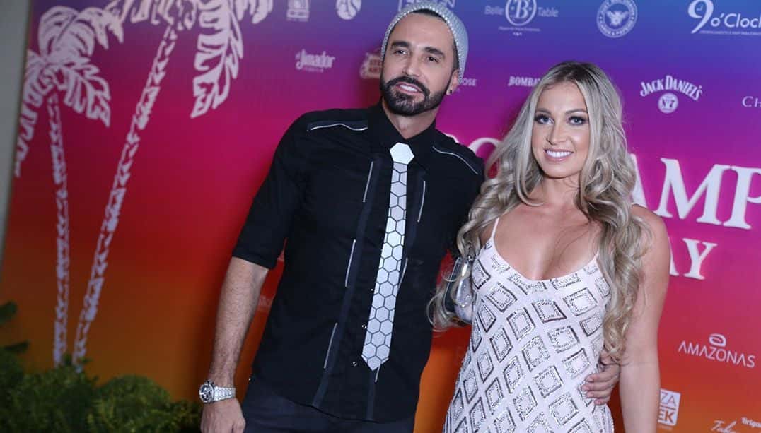 Latino fica noivo da personal trainer de Jaraguá do Sul, Jéssica Rodrigues (Foto: Reprodução)